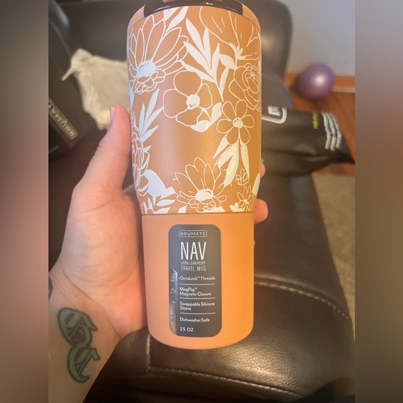 BrüMate Nav Tumbler Sandstone Bloom Collection - Picture 4 of 7